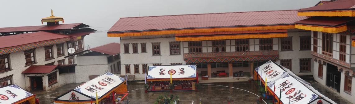སྨོན་ལམ་ཆེན་མོ་ཉིནམ་དང་པའི་ མཐོང་སྣང་འགའ་ཞིག།