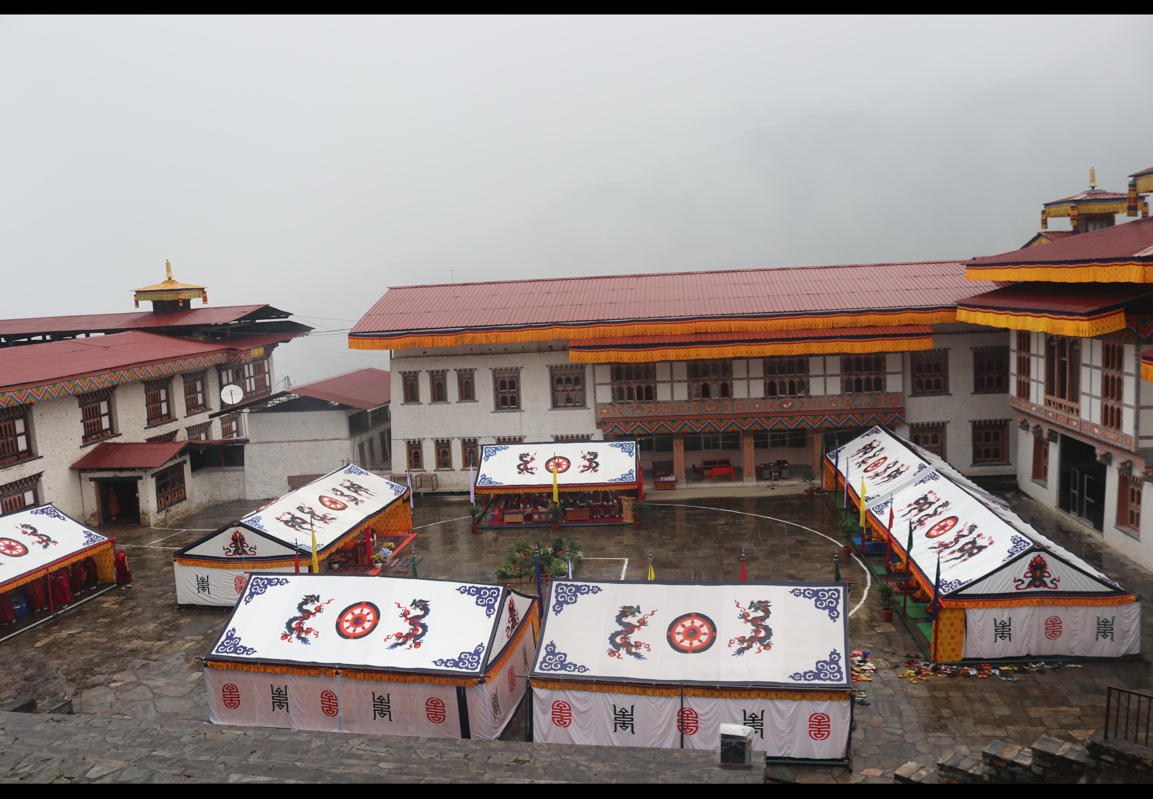 སྨོན་ལམ་ཆེན་མོ་ཉིནམ་དང་པའི་ མཐོང་སྣང་འགའ་ཞིག།